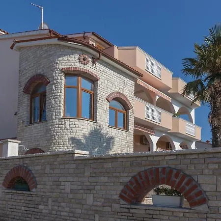 2 Bedroom Amazing In Apartamento Pula