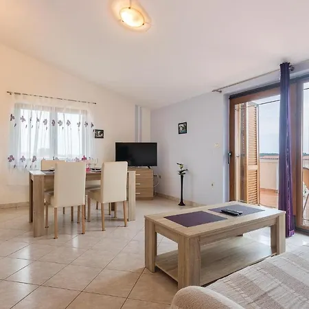 2 Bedroom Amazing In Apartamento