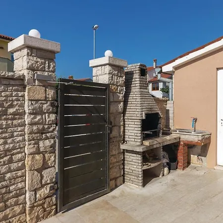 Apartamento 2 Bedroom Amazing In Pula