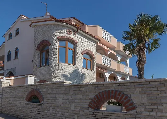 2 Bedroom Amazing In Διαμέρισμα Πούλα
