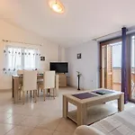 Cozy In With Swimming Pool Apartment