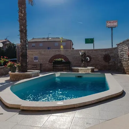 Daire Cozy In With Swimming Pool