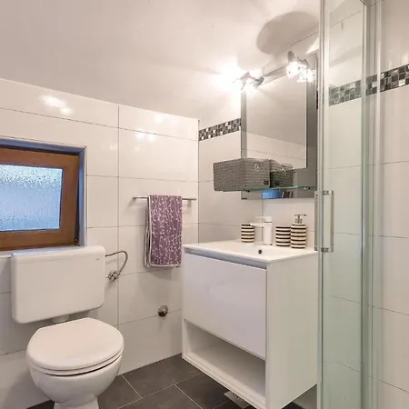 2 Bedroom Amazing In Apartment Pula