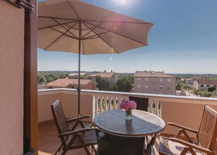 Apartman 2 Bedroom Amazing In Póla