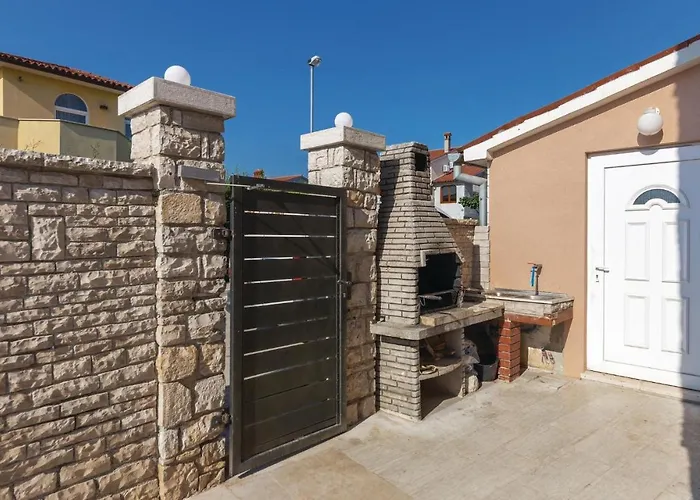 Apartman 2 Bedroom Amazing In Póla